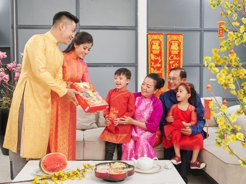 mua-qua-tet-cho-ong-ba